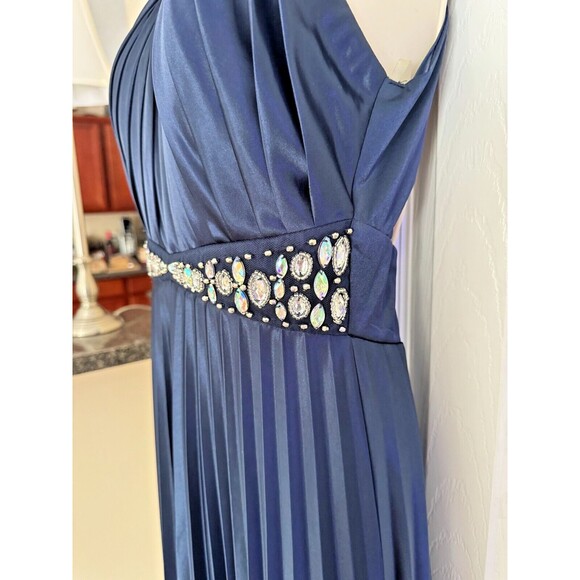 Sequin Hearts Navy Formal Prom Dress Sz 5 Beaded Halter Flowing Silky Gown NWT - Picture 8 of 16